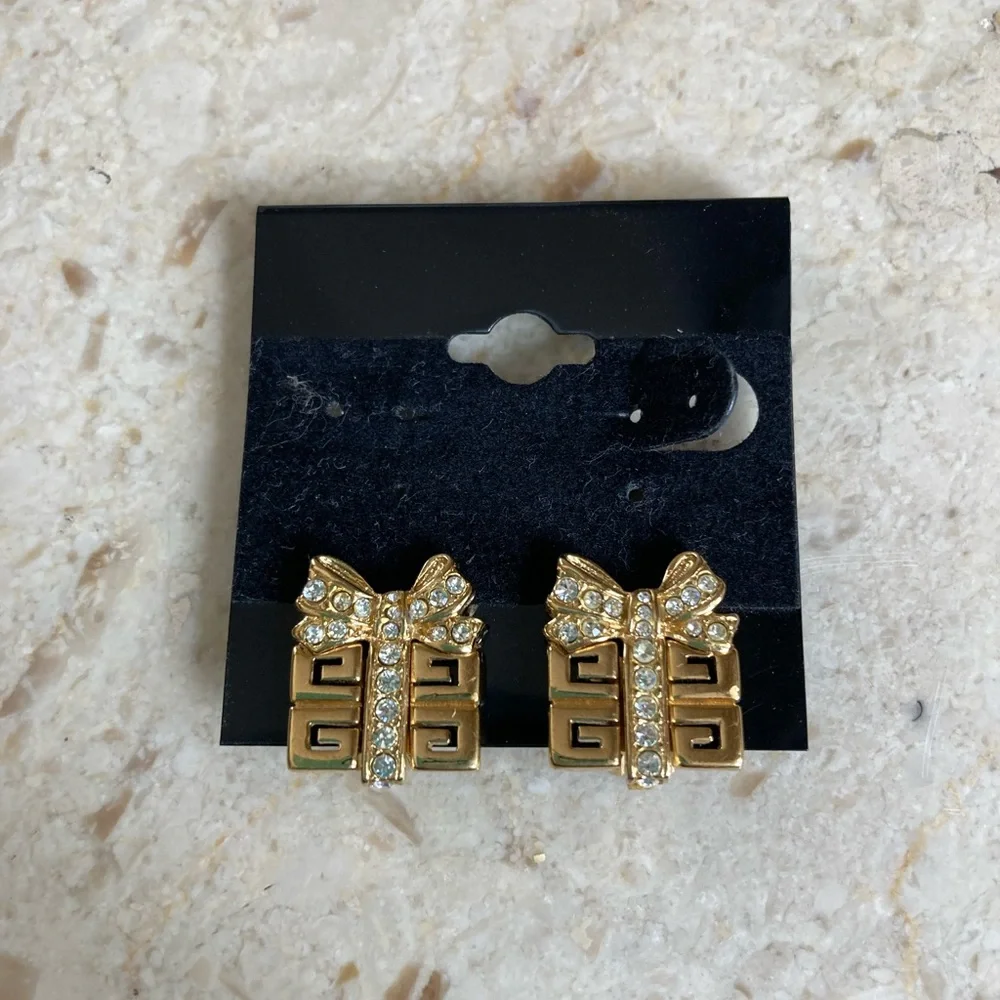 GIVENCHY Paris NY Gold Plate Crystal Present Gift Box Clip-On Earrings - Picture 5 of 12